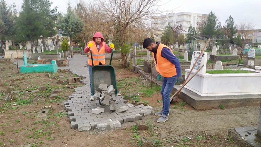 MEZARLIKLARDA PEYZAJ ÇALIŞMASI