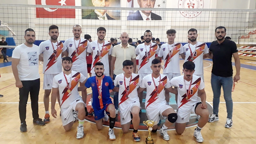 VOLEYBOLDA ERKEKLERİMİZ DE ŞAMPİYON OLDU