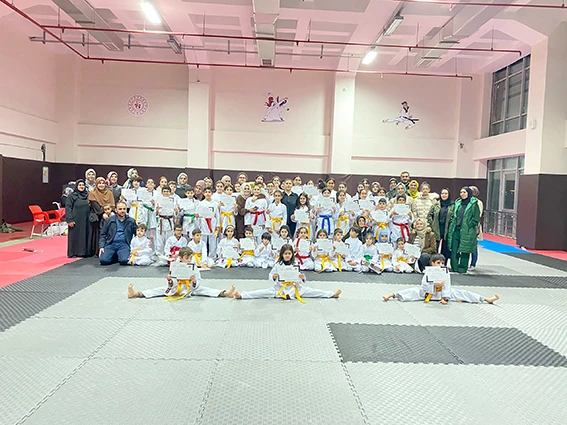 50 KARATE SPORCUSU 5 RENKTE KUŞAKLARINI ALDI