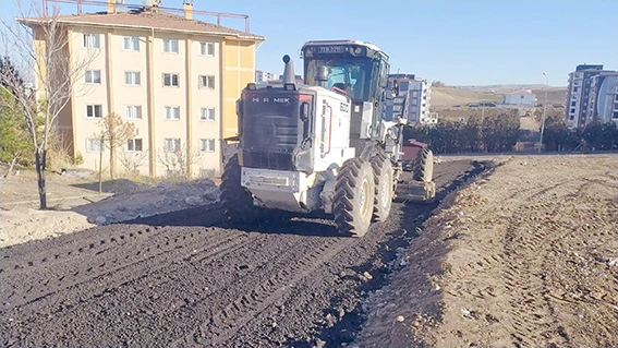 ÇAMURLU YOL, ANINDA İYİLEŞTİRİLDİ