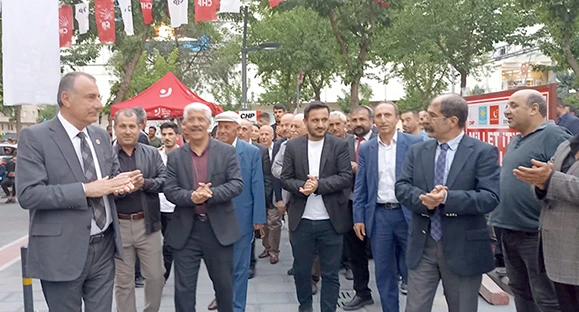 CHP'YE KATILIMLAR DEVAM EDİYOR