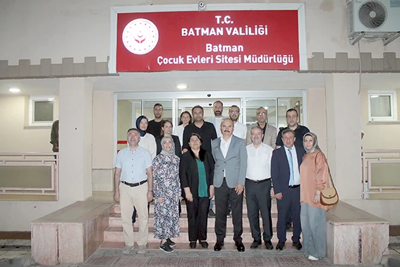 ÇOCUK EVLERİ SİTESİ'NDE MÜZİK DİNLETİSİNE KATILDILAR