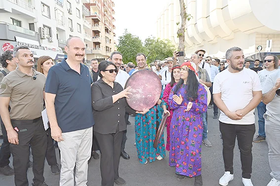 FESTİVAL COŞKUSU KORTEJ YÜRÜYÜŞÜ İLE BAŞLADI