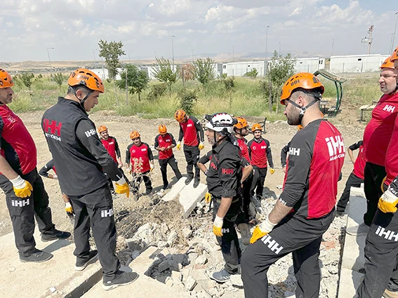 İHH’DAN GERÇEĞİ ARATMAYAN DEPREM TATBİKATI