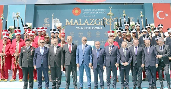 MALAZGİRT ZAFERİ'NİN 953. YIL DÖNÜMÜ BÜYÜK BİR COŞKUYLA KUTLANDI