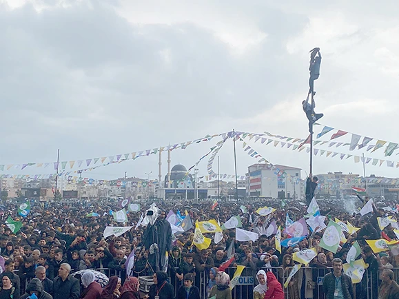 YAĞMUR ALTINDA NEWROZ!