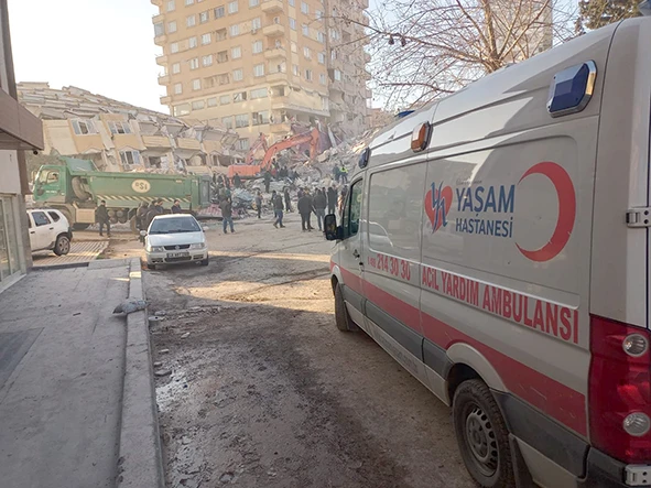 YAŞAM’DAN DEPREM BÖLGESİNE AMBULANS DESTEĞİ