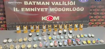 62 ADET KAÇAK KOL SAATİ ELE GEÇİRİLDİ