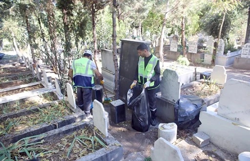 MEZARLIKLARDA KIŞ HAZIRLIKLARI BAŞLADI