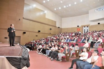 ÖĞRENCİLERE ‘MEVLANA VE HİKMET’ KONFERANSI