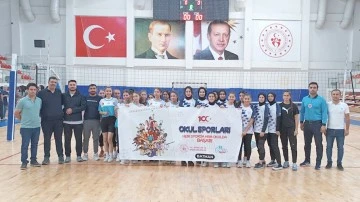 OKUL SPORLARI VOLEYBOL MAÇLARIYLA BAŞLADI