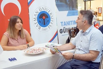 REKTÖR DEMİR’DEN TANITIM STANDINA ZİYARET