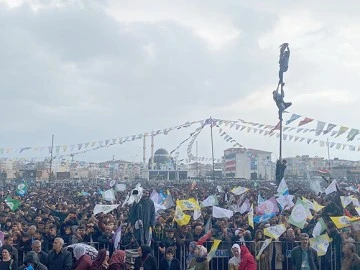 YAĞMUR ALTINDA NEWROZ!